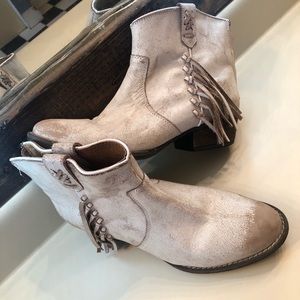 Very Volatile leather booties
